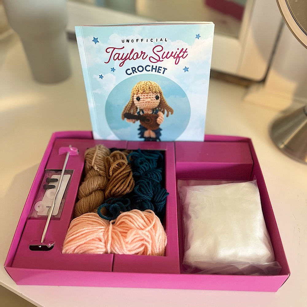 Taylor Swift Crochet, mini Taylor holding guitar.